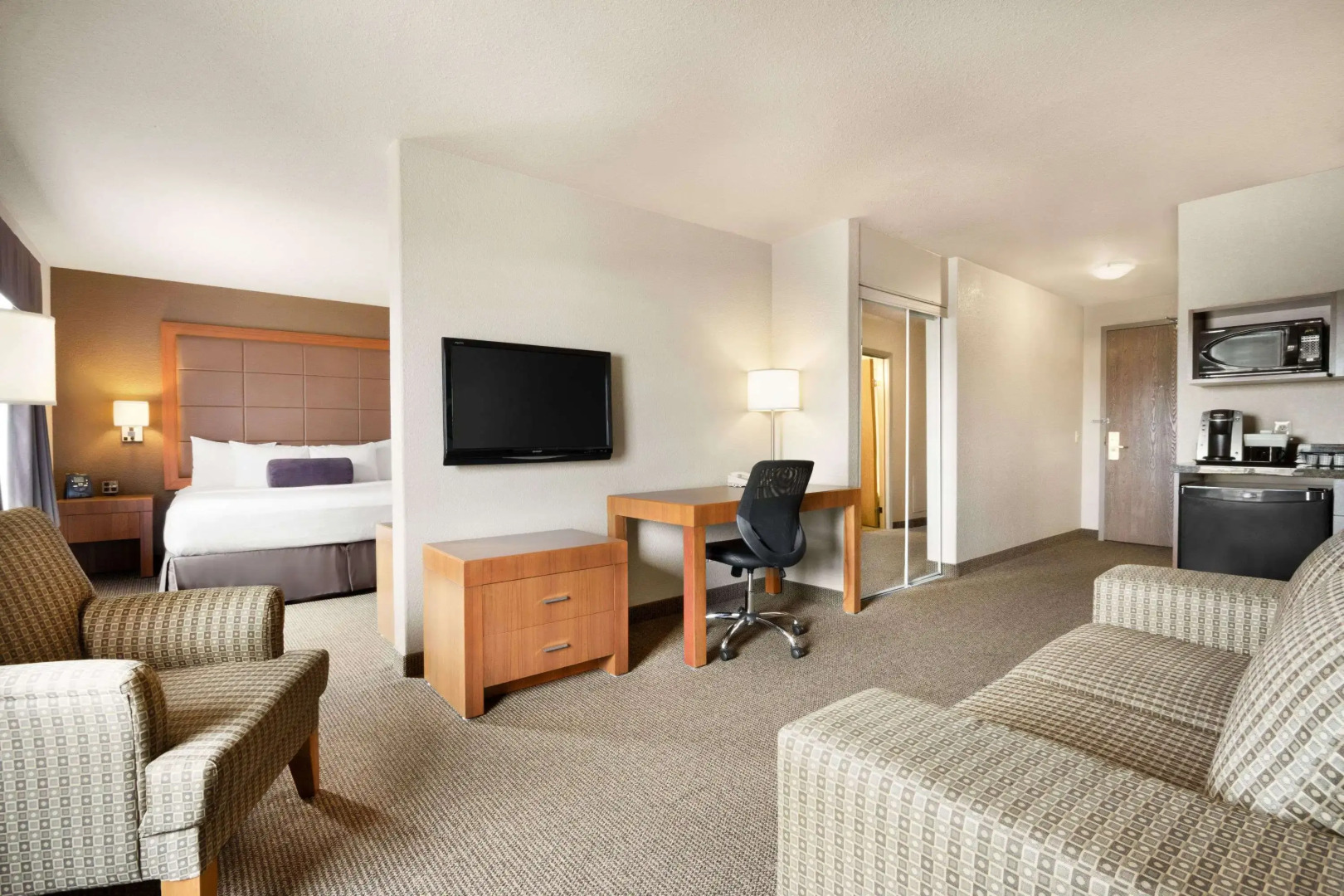 Days Inn by Wyndham Calgary Airport