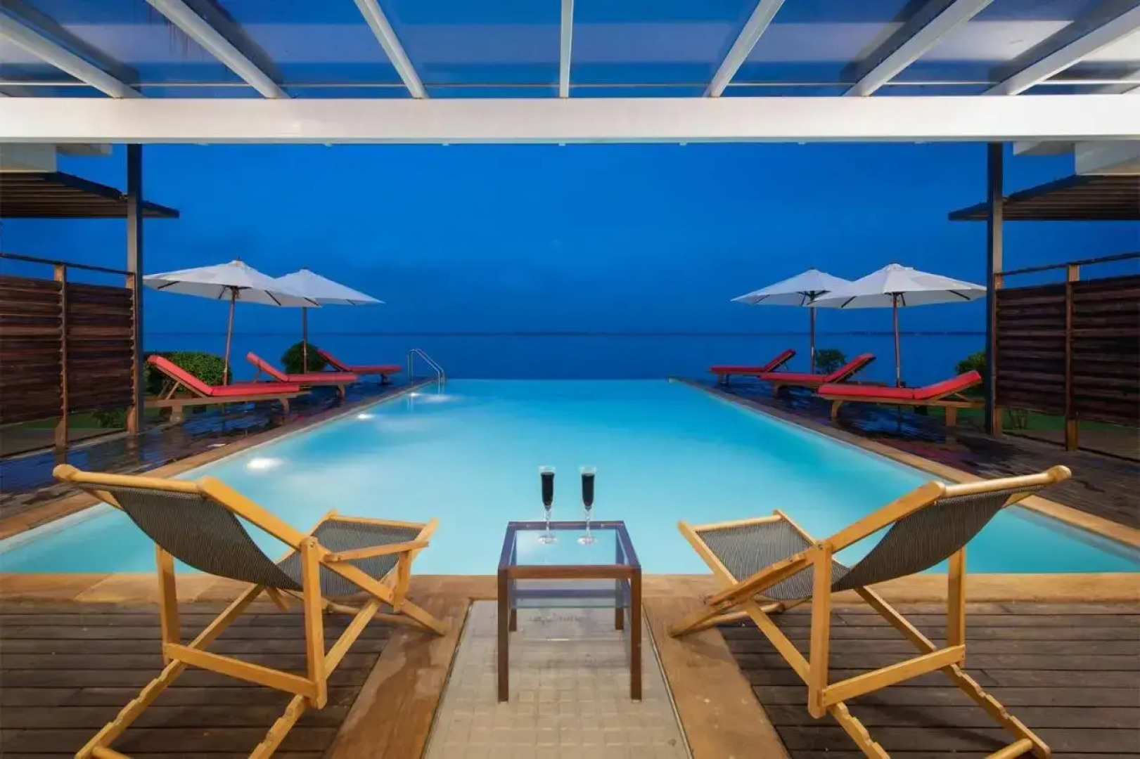 Rain Dance HouseBoat