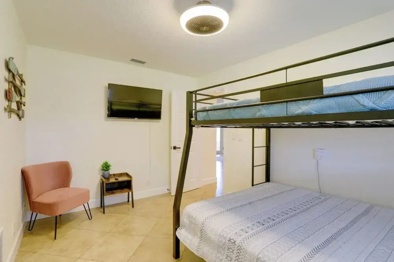 Spacious Largo Retreat: Private Pool & Yard!