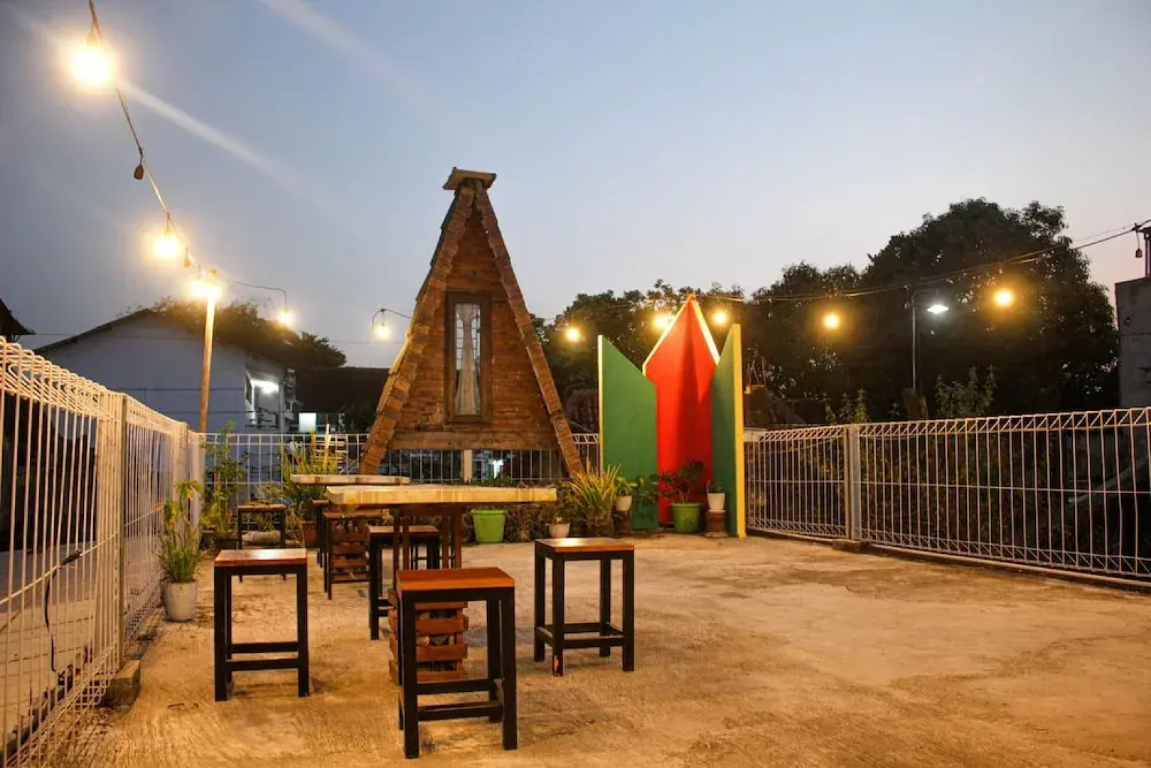 Santana Guest House by OYO Rooms