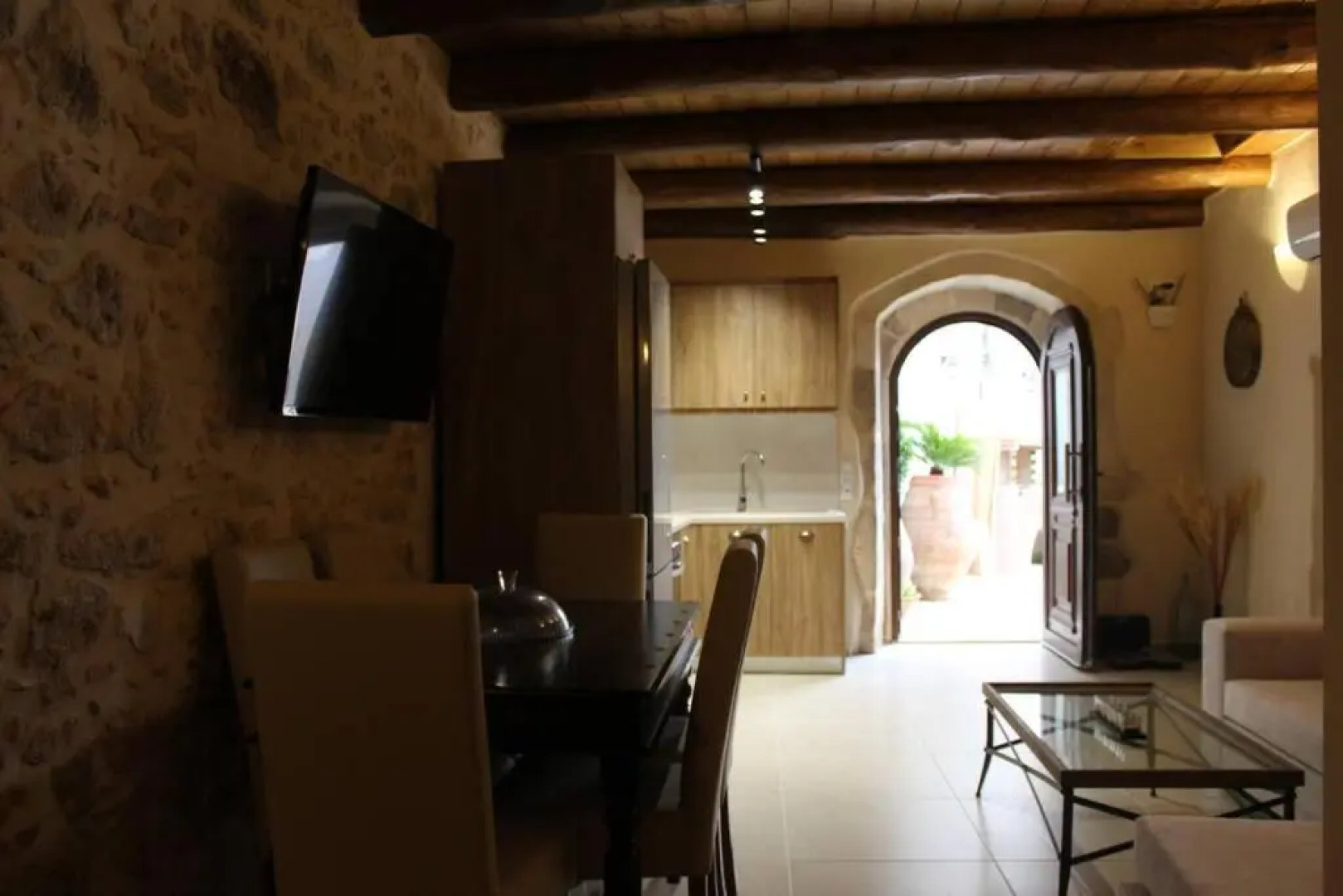 Stone Villa with swimming pool-BBQ!