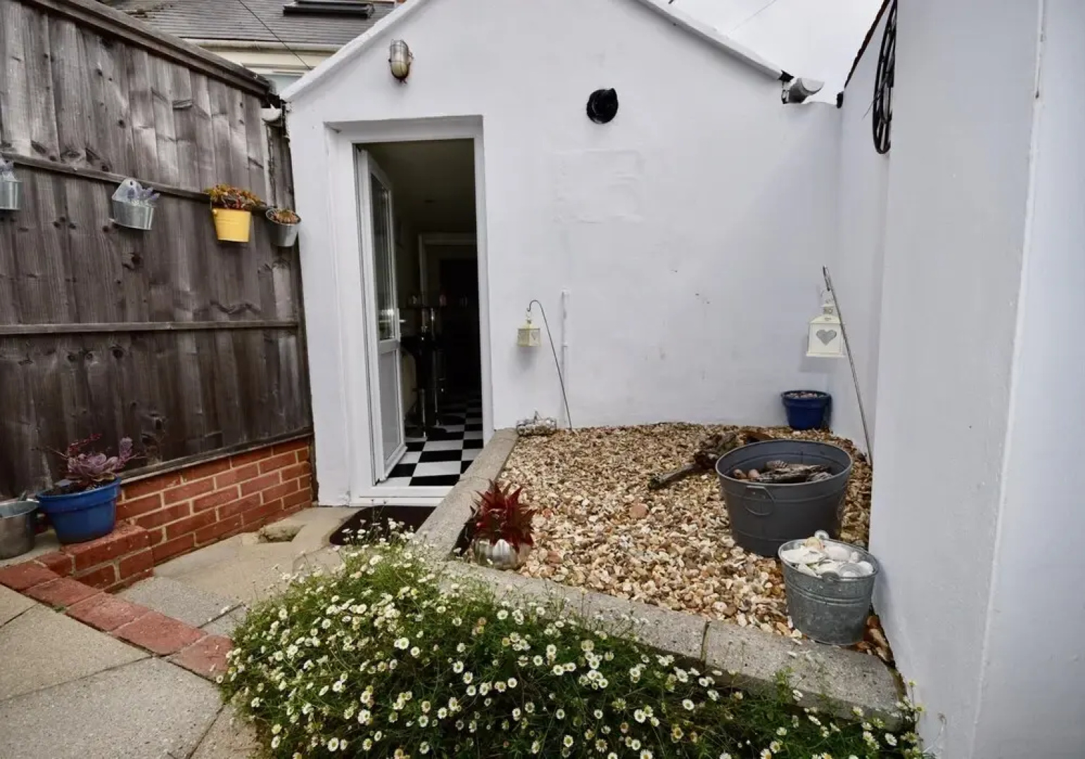 Boat House Centrally Located in the Sailing Mecca of Cowes