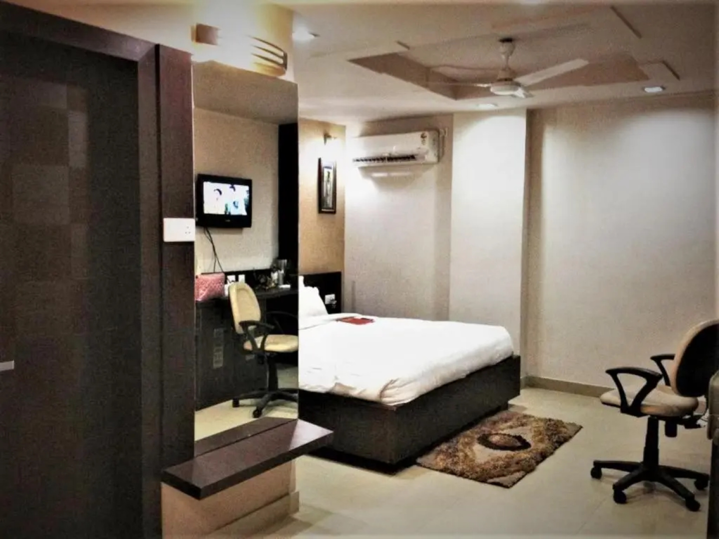 Fabhotel Raj Residency Ii