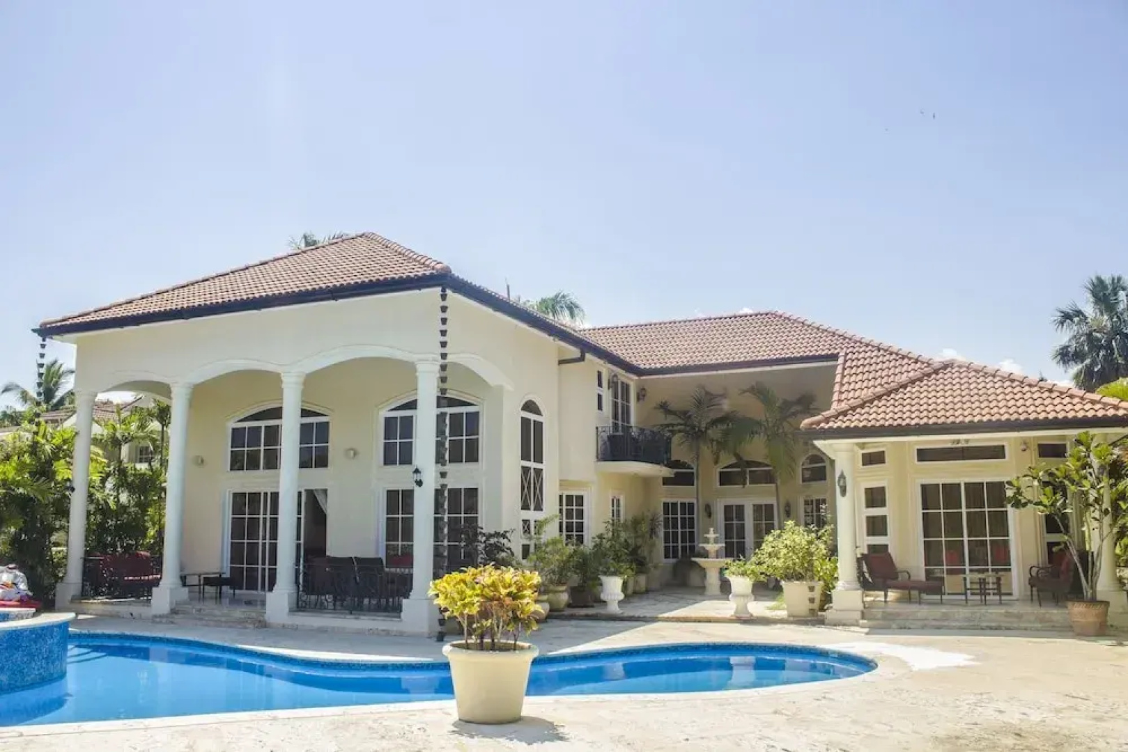 Villa V