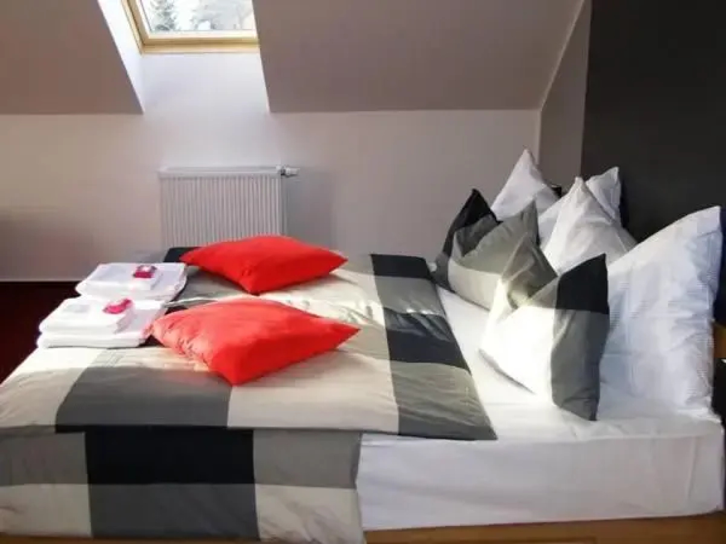 Hotel 3 Star 1, 2