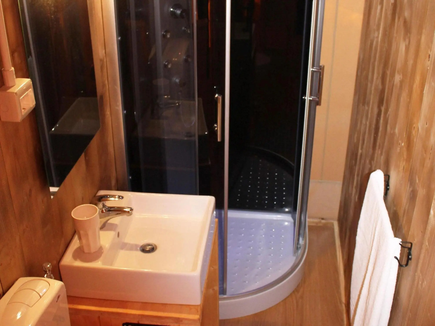 Beautiful tent lodge in Massignano with private terrace