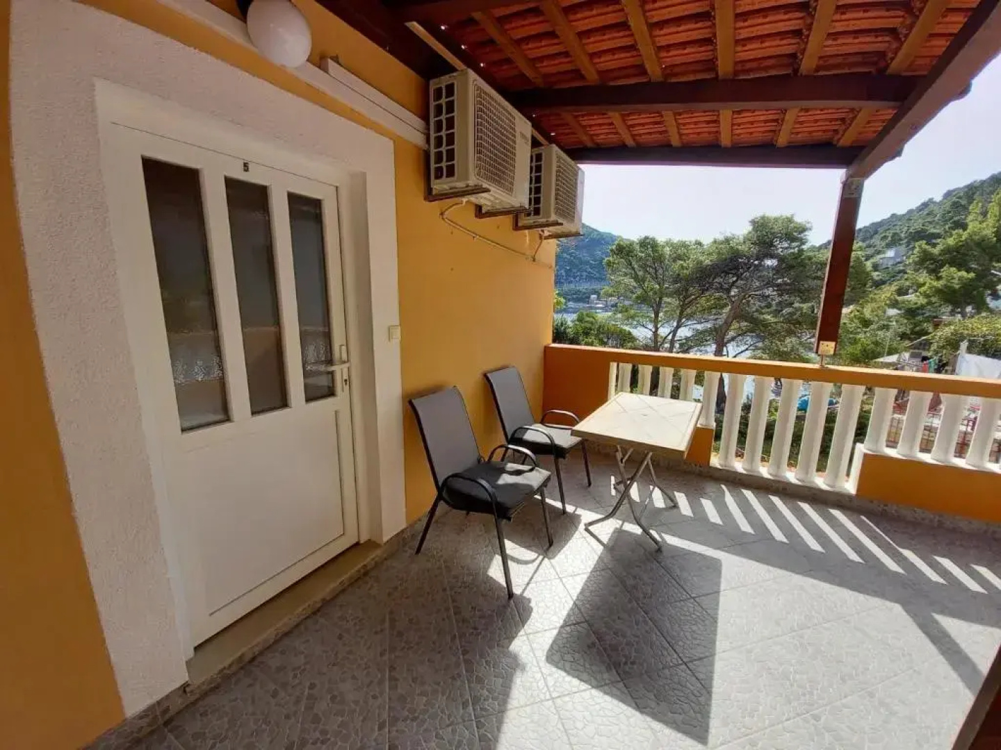 Apartments Vinko Mljet- One-bedroom Apartment With Terrace