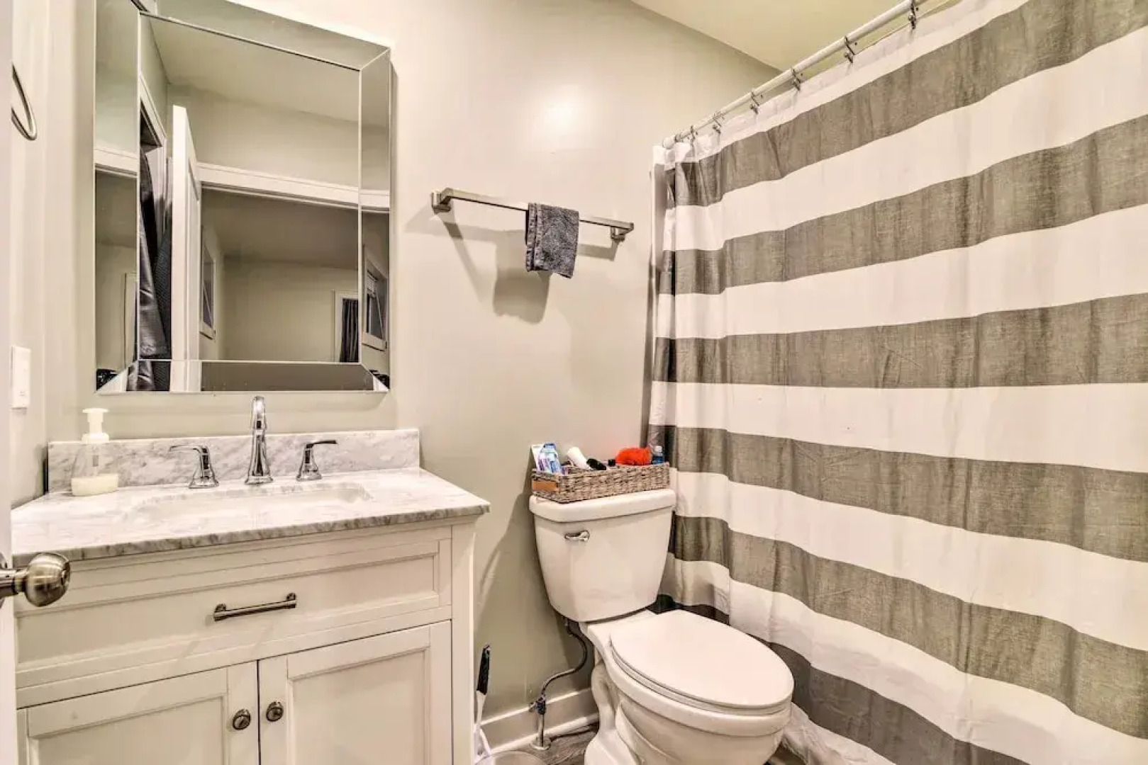 Stylish Retreat w/ Yard < 5 Mi to MSU Campus