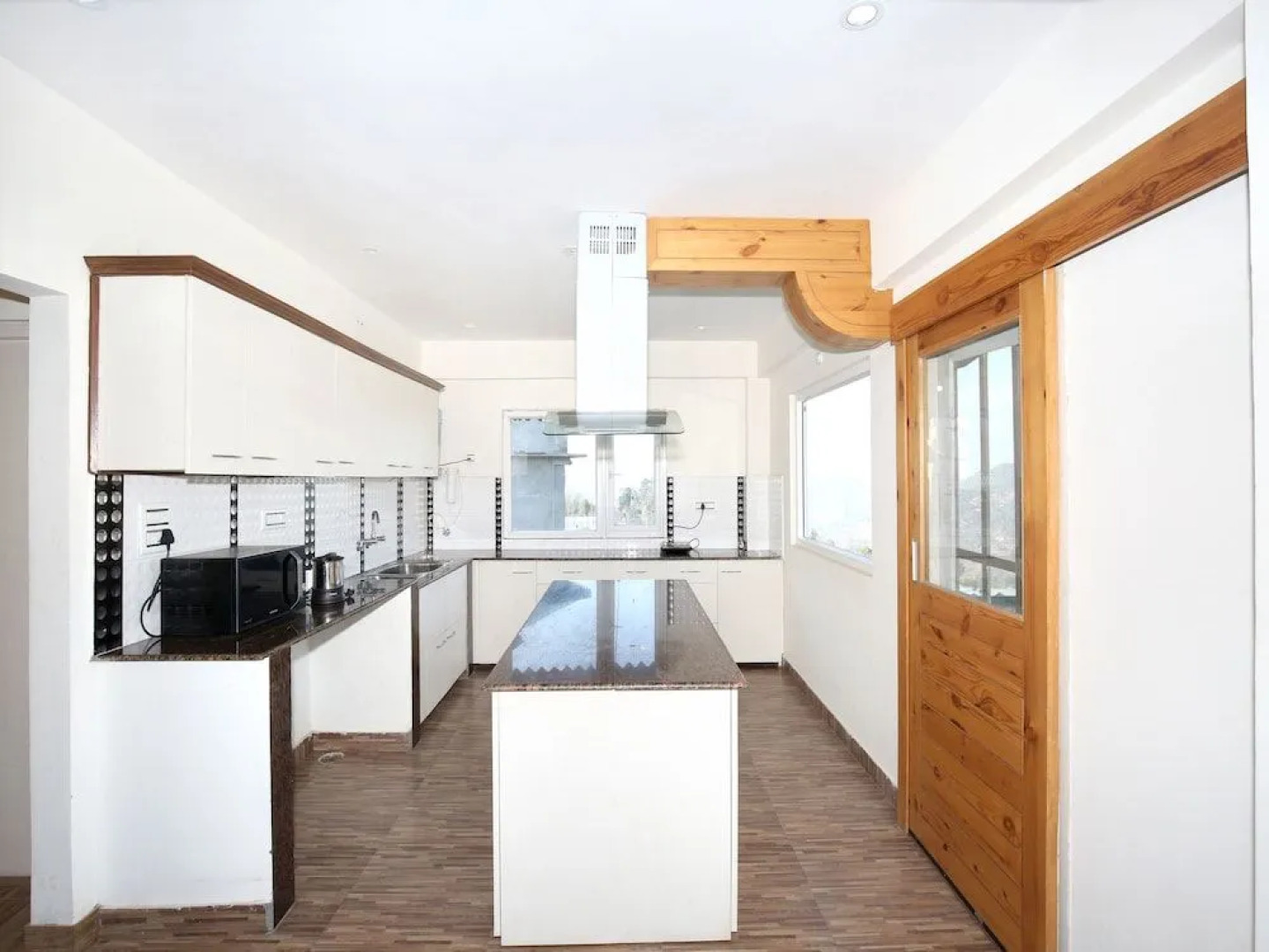 OYO 12185 Home Wayside Villa 3BHK Apartment Kasauli