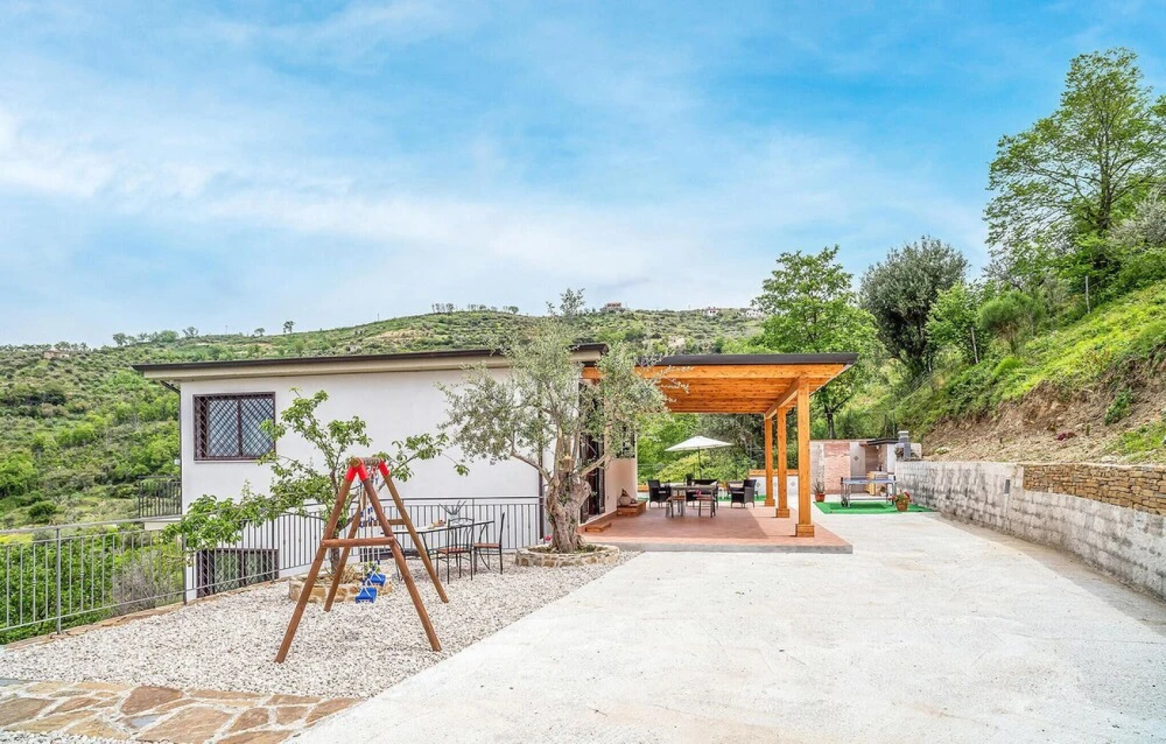 Nice Home in Laureana Cilento With 3 Bedrooms, Wifi and Jacuzzi