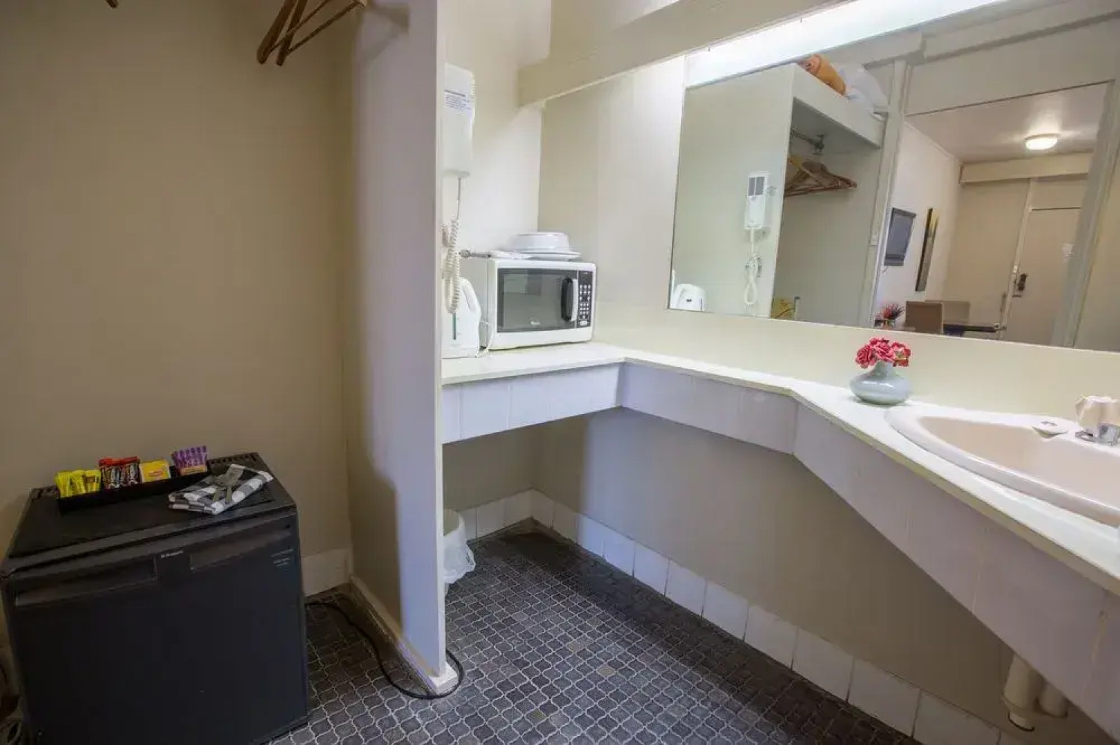 Econo Lodge Hacienda International