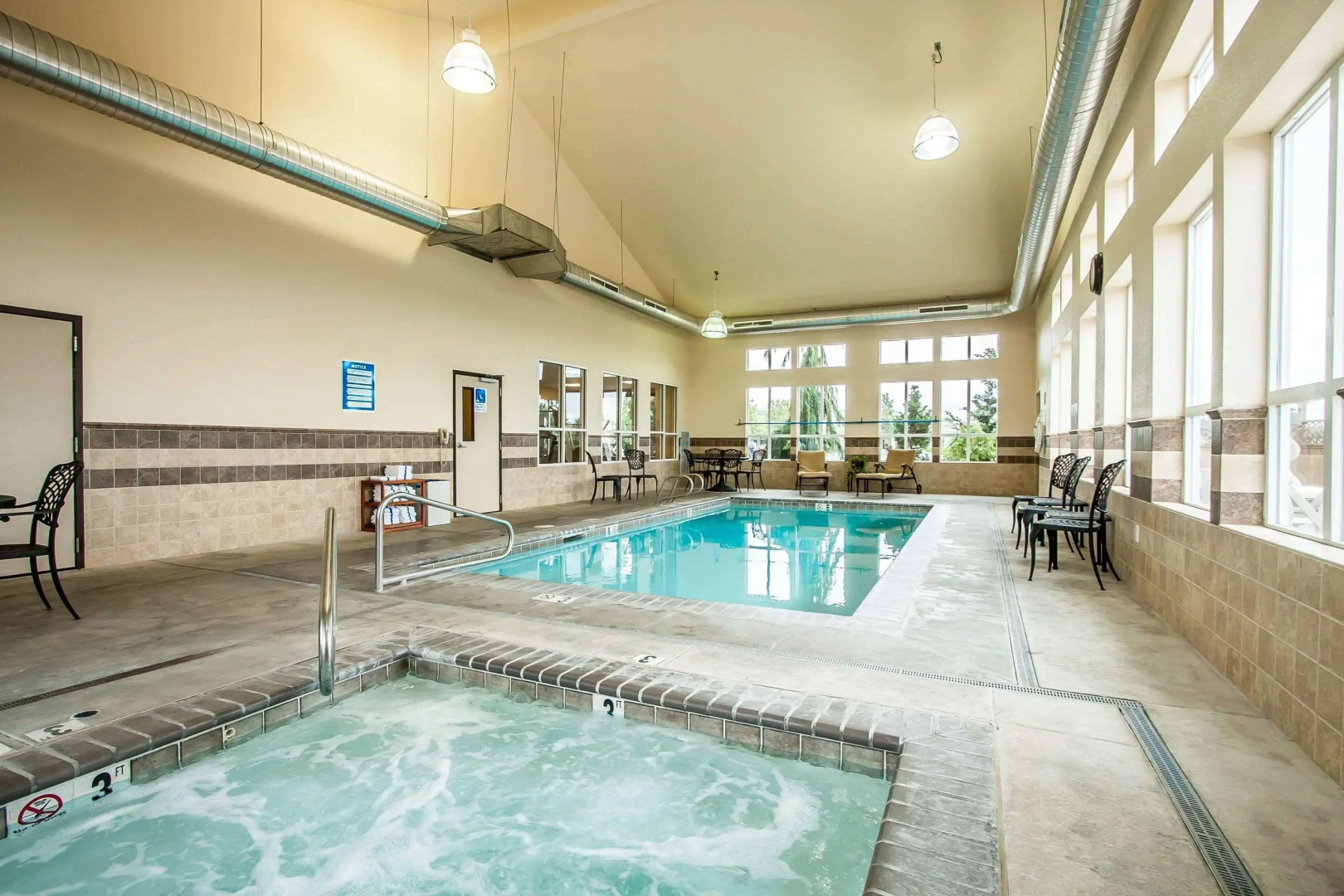 Comfort Inn & Suites McMinnville Wine Country