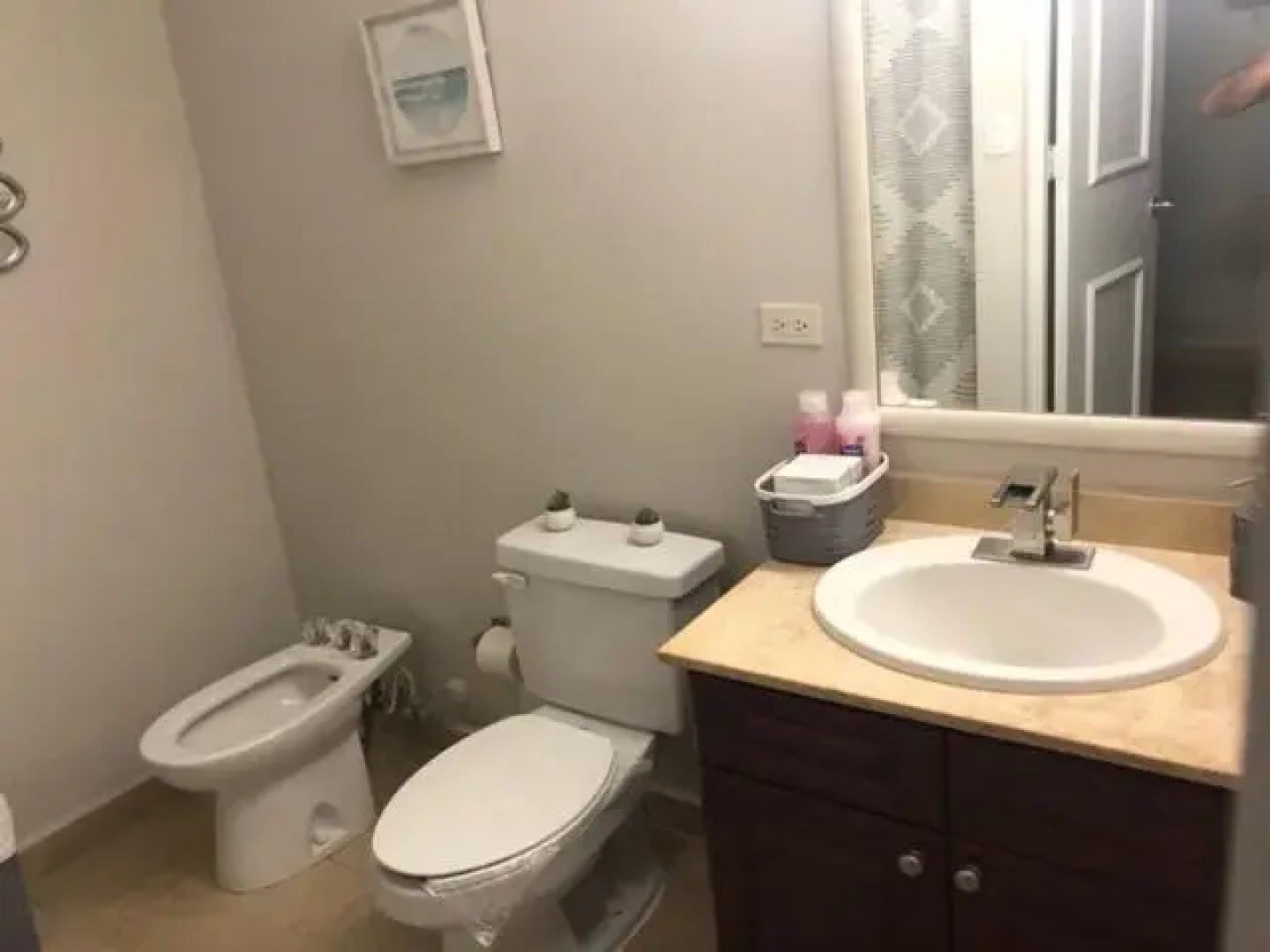 3 Bedroom Apt. close to main beaches/ attractions