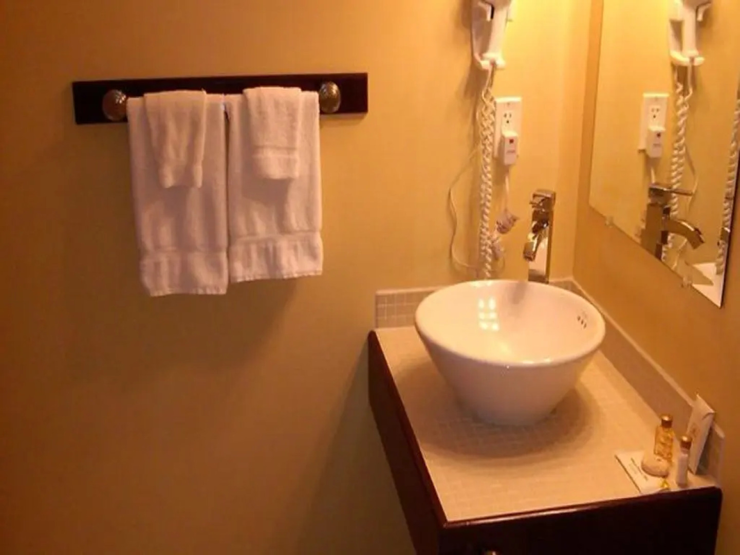 Grenfell Heritage Hotel & Suites