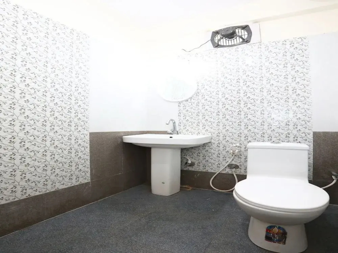 OYO 27782 Hosamane Lodge