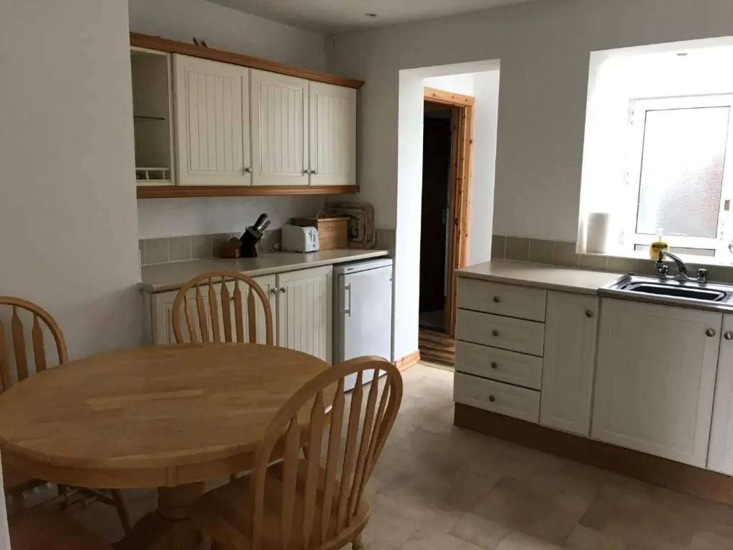 Spacious 5 double bed bedroom bungalow near Belfast