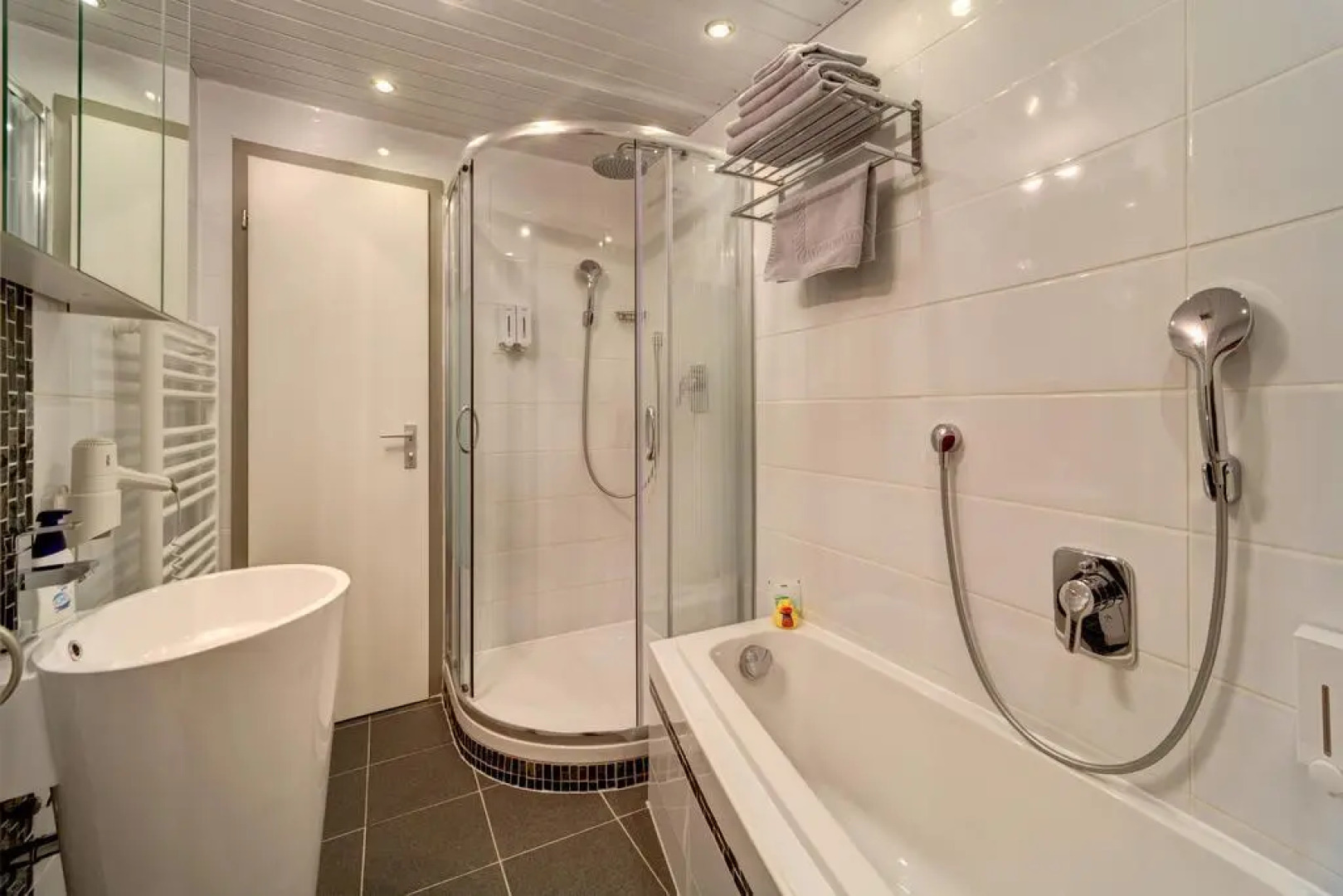 Suit & Frühstück zum Latschen