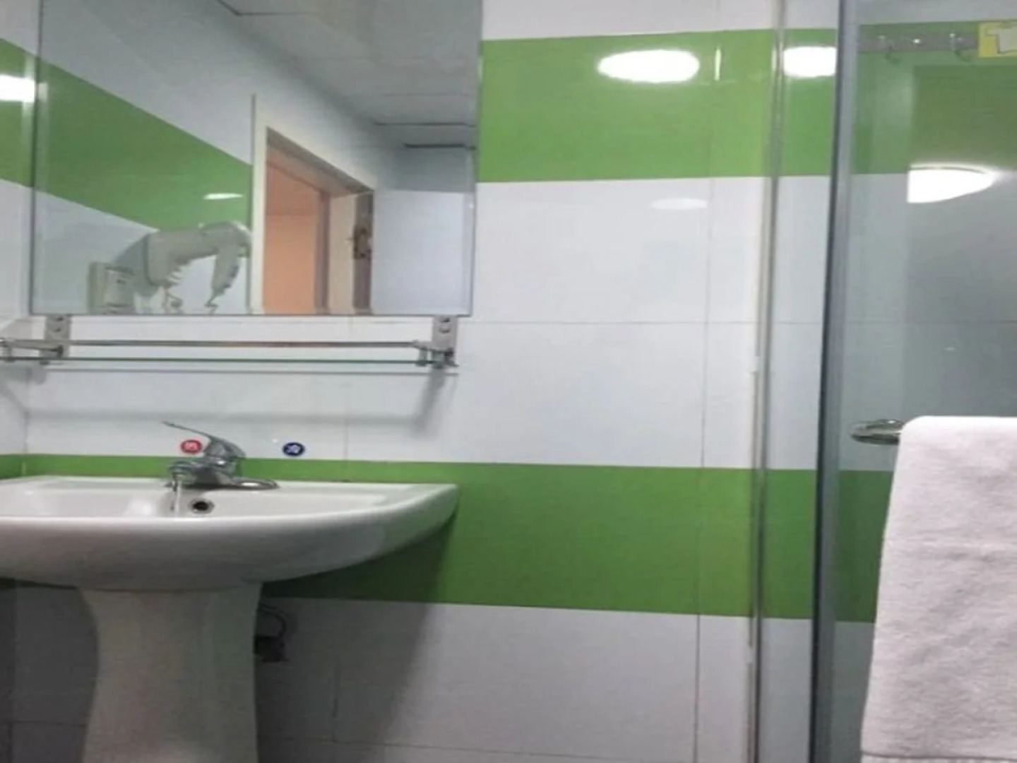 7Days Inn Yulin Yuanyang Lake