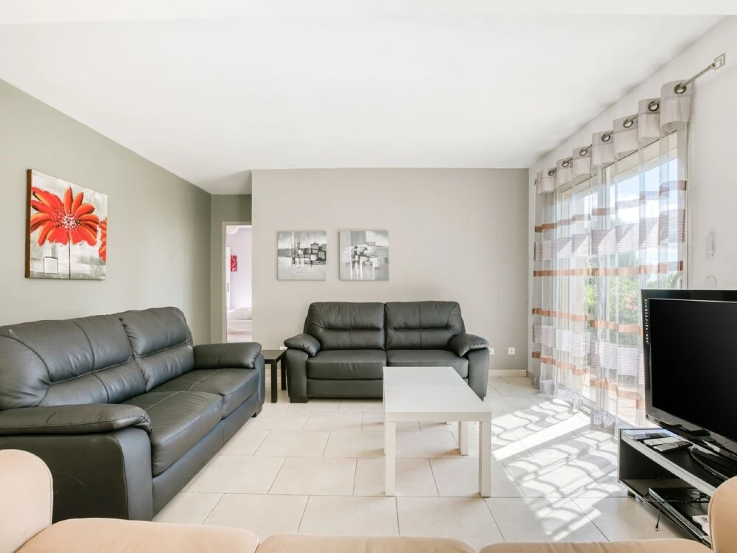 Luxury Villa in Aigne with Swimming Pool