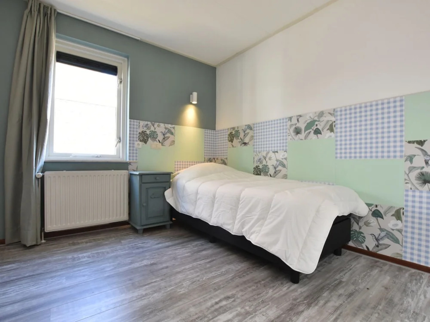 Holiday home in Dalfsen with terrace and garden with barbecue