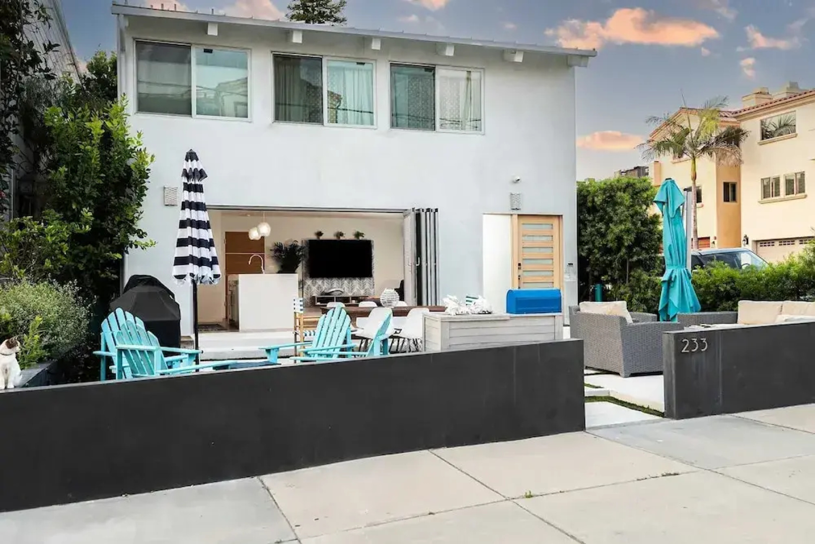 Your Coastal Getaway in Manhattan Beach Awaits