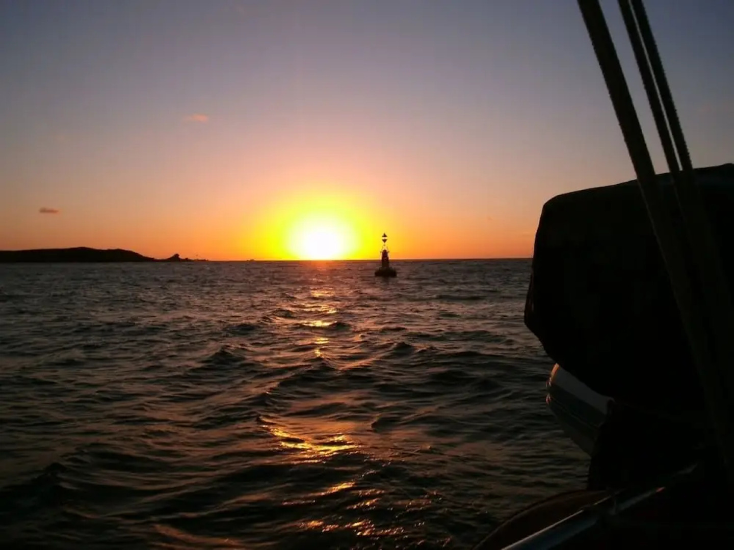 Nuit sur un voilier au Bono