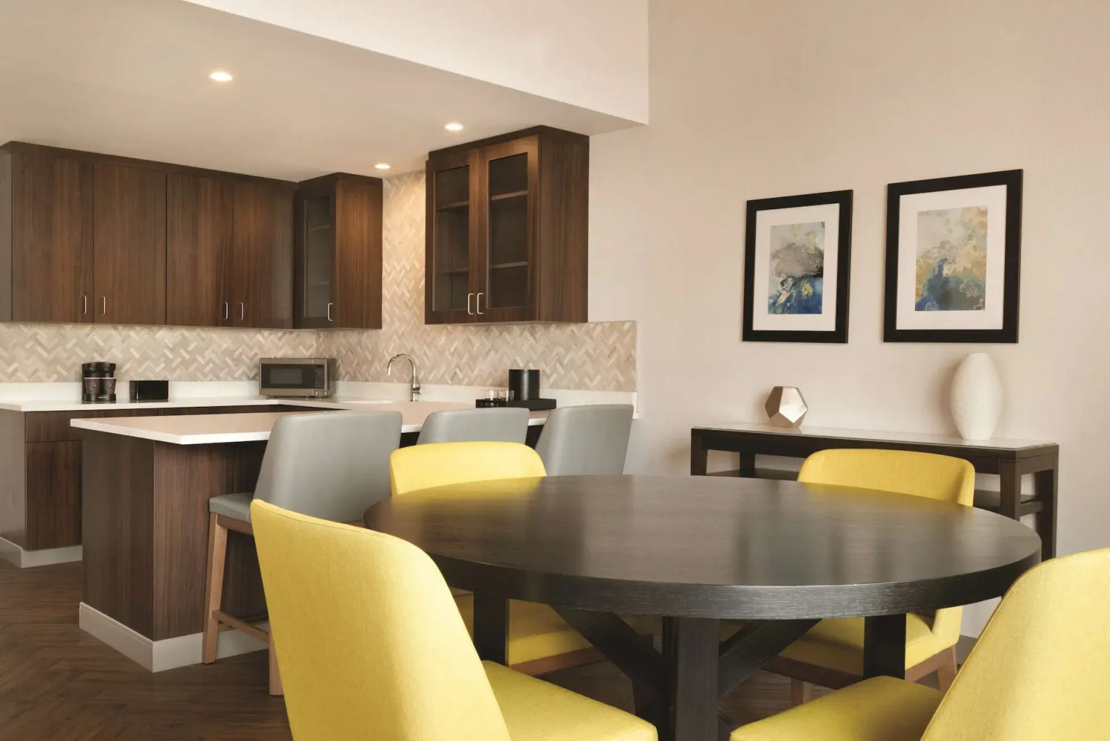 Embassy Suites by Hilton Indianapolis Downtown