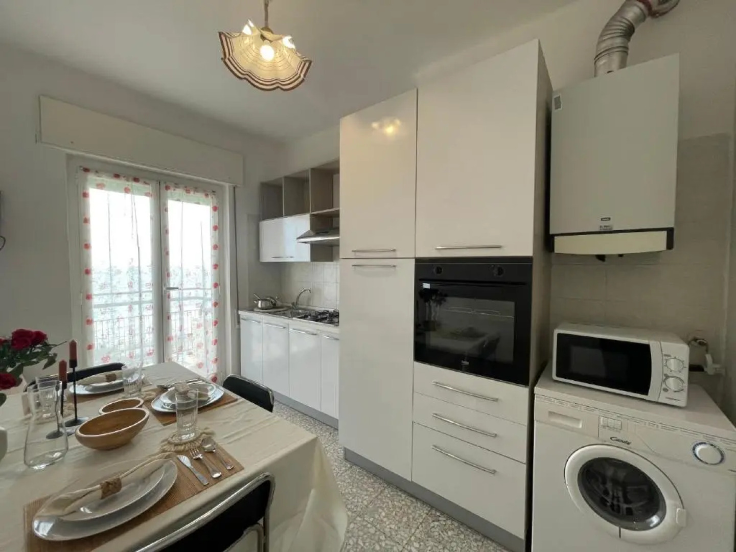 [Via XXV Aprile] 4 Locali - Di Fronte al Mare