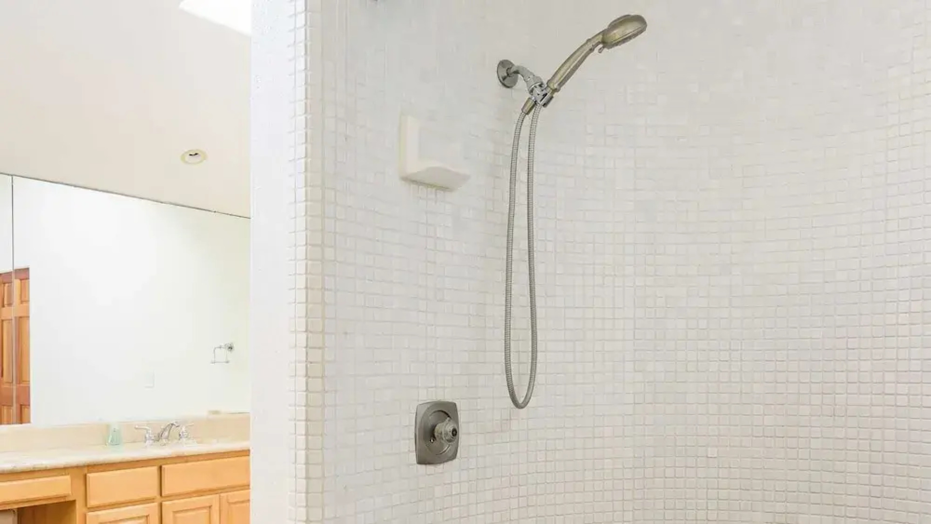 Two Estates w/ Pools, Hot Tubs, Game Rooms, Valley Views & Tennis Court Near Beaches & Wineries