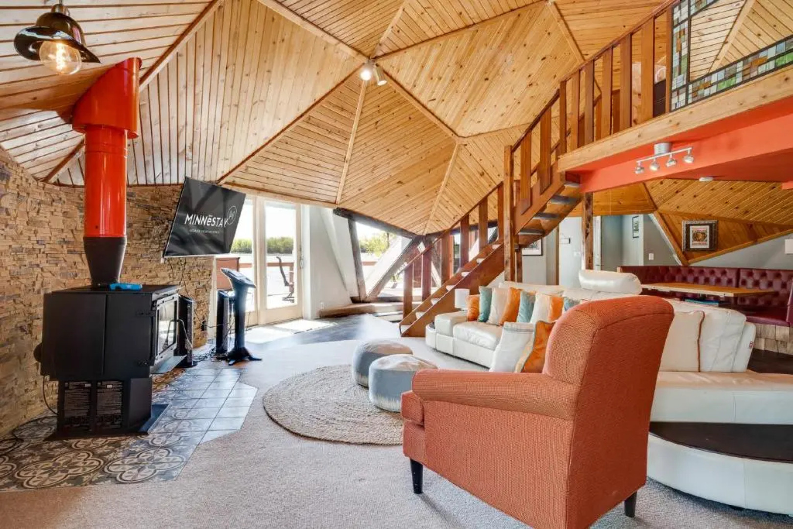 Square Bed ~ Round House