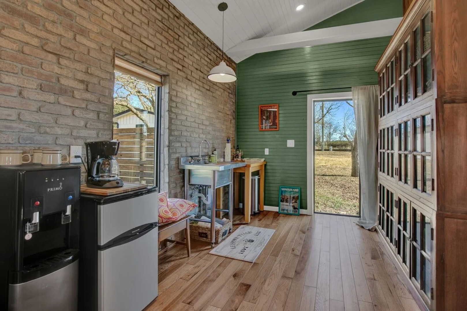 Luxury Cabin-right Across From Albert Dance Hall!