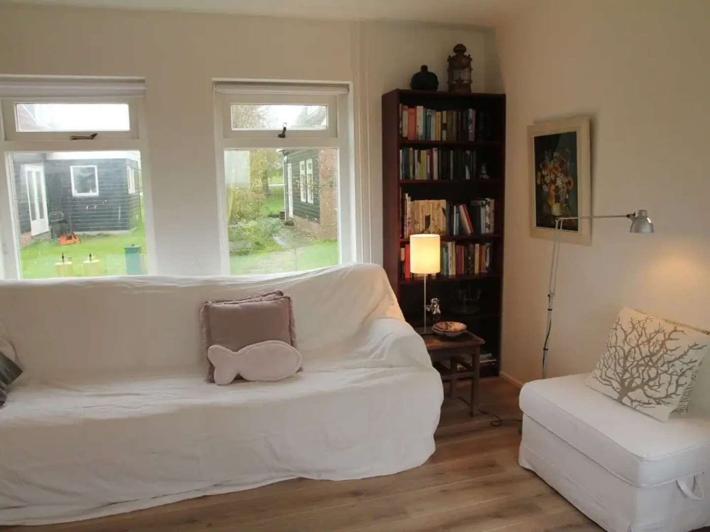 Romantic Holiday Home Directly on the Markermeer Lake with Waterfront Terrace