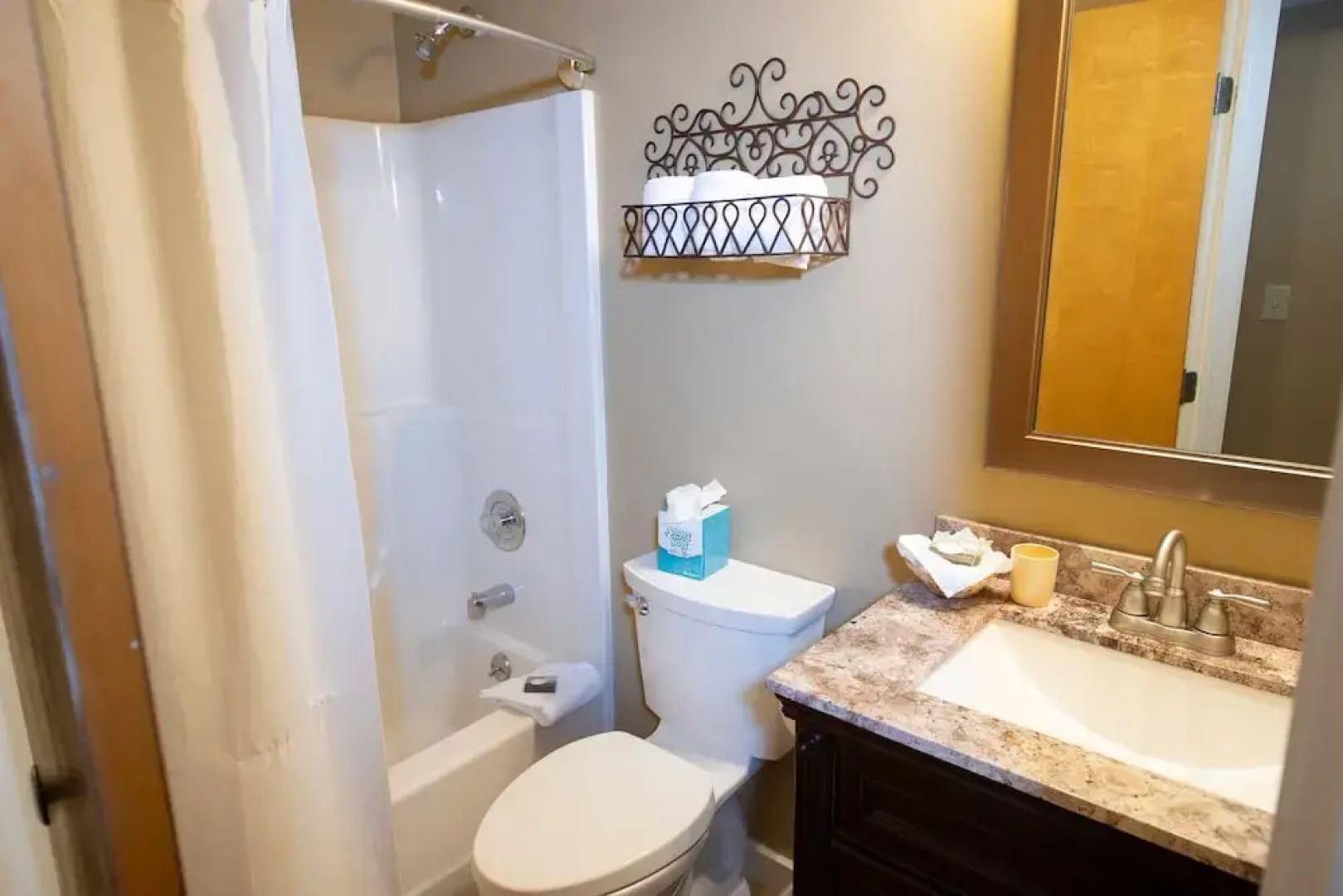 Mountain Lodge At Okemo-1br Newly Renovated 1 Bedroom Condo by RedAwning