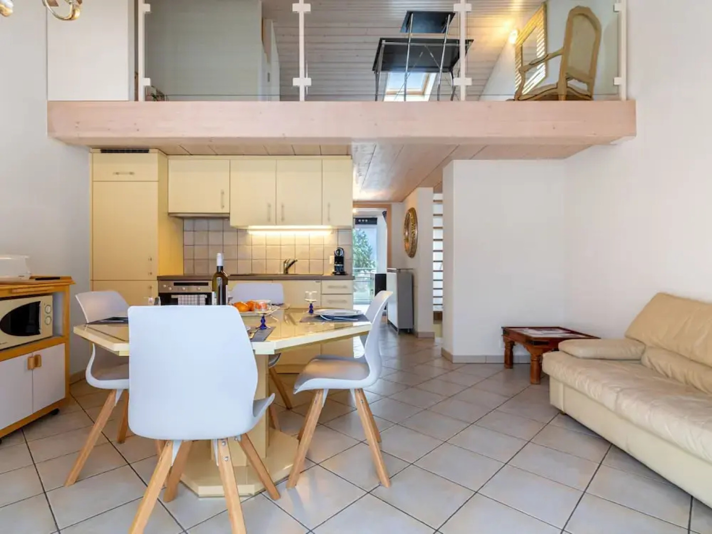 Tasman S12 2 Port-valais