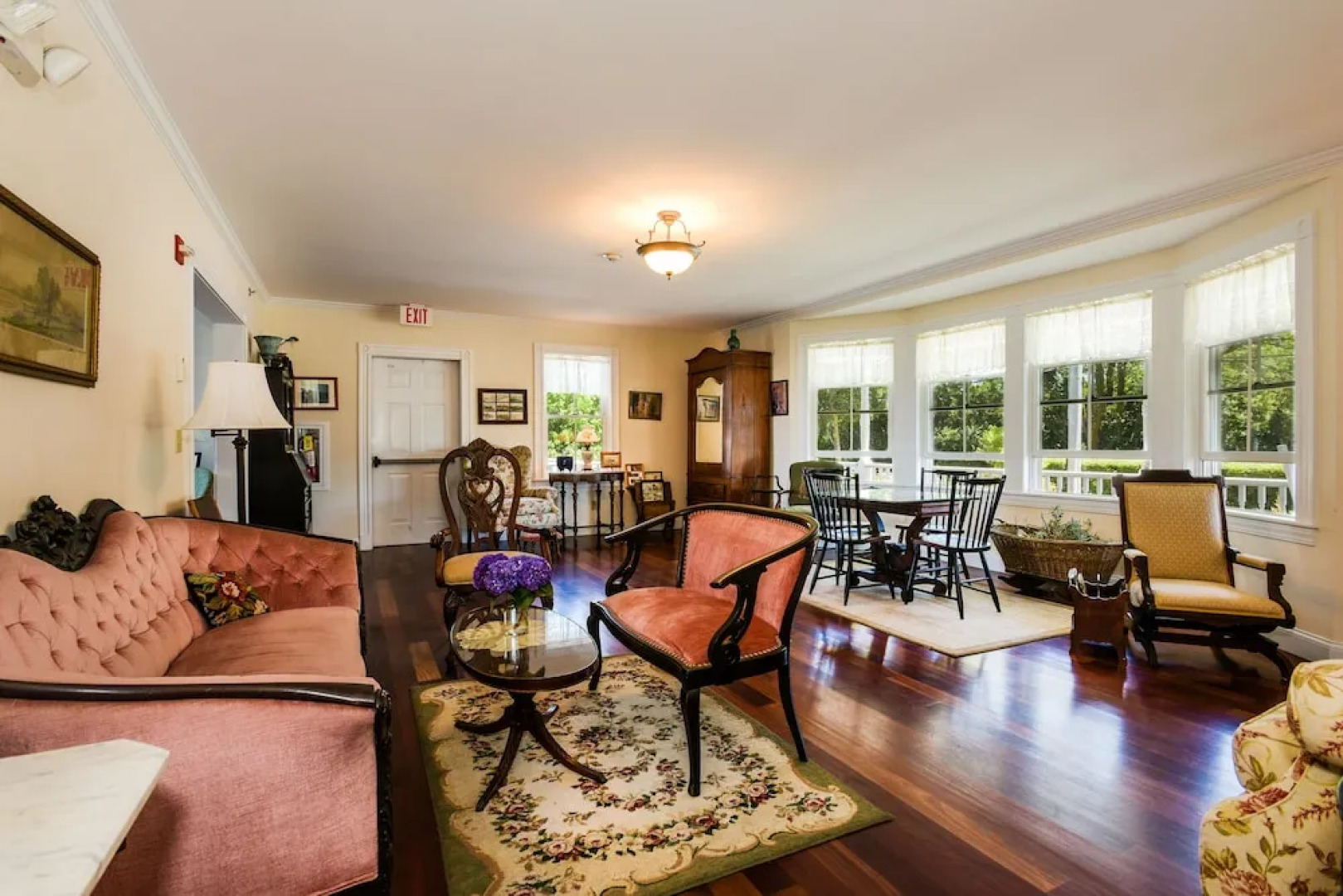 Payne's Harbor View Inn