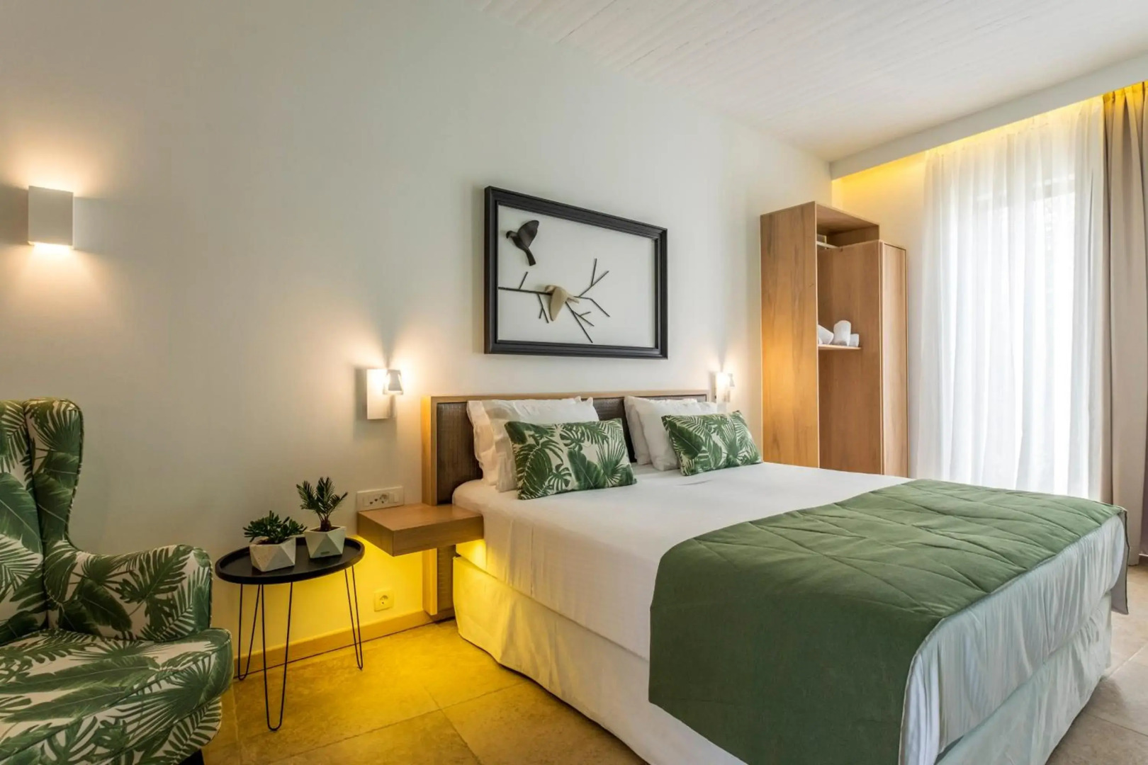 Kalamaki Luxury Suites