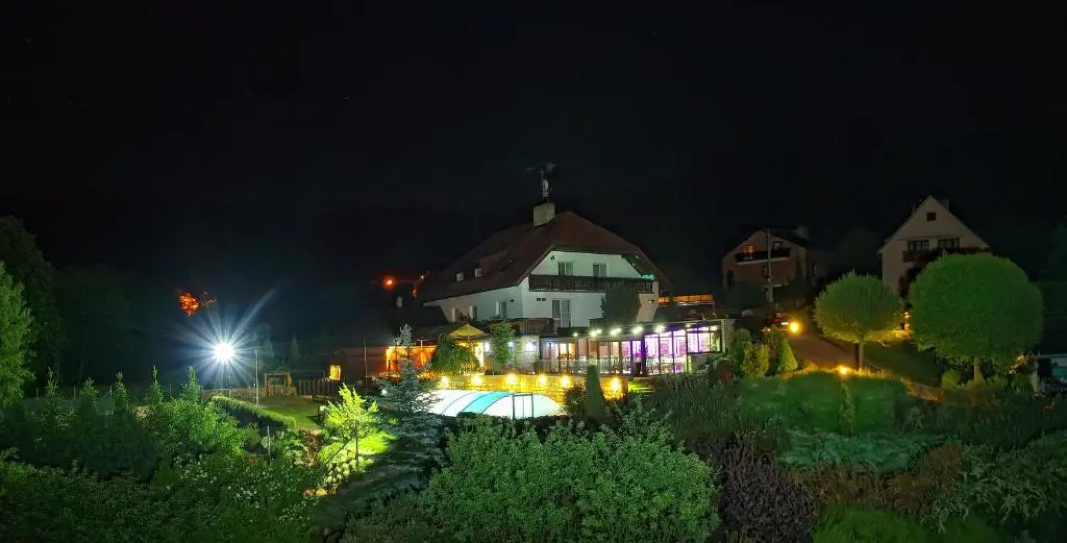 Penzion V Hluboké a Department Glamp