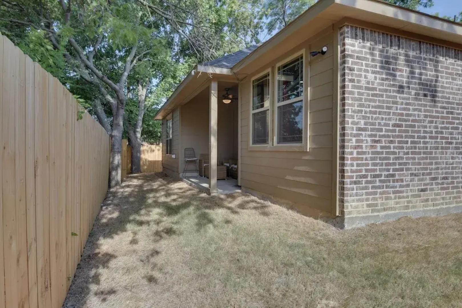 Grand Prairie Gem w/ Yard ~ 5 Mi to At&t Stadium!