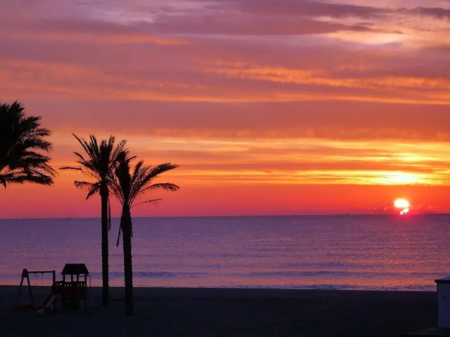 Mountain-view Apartment by Sea