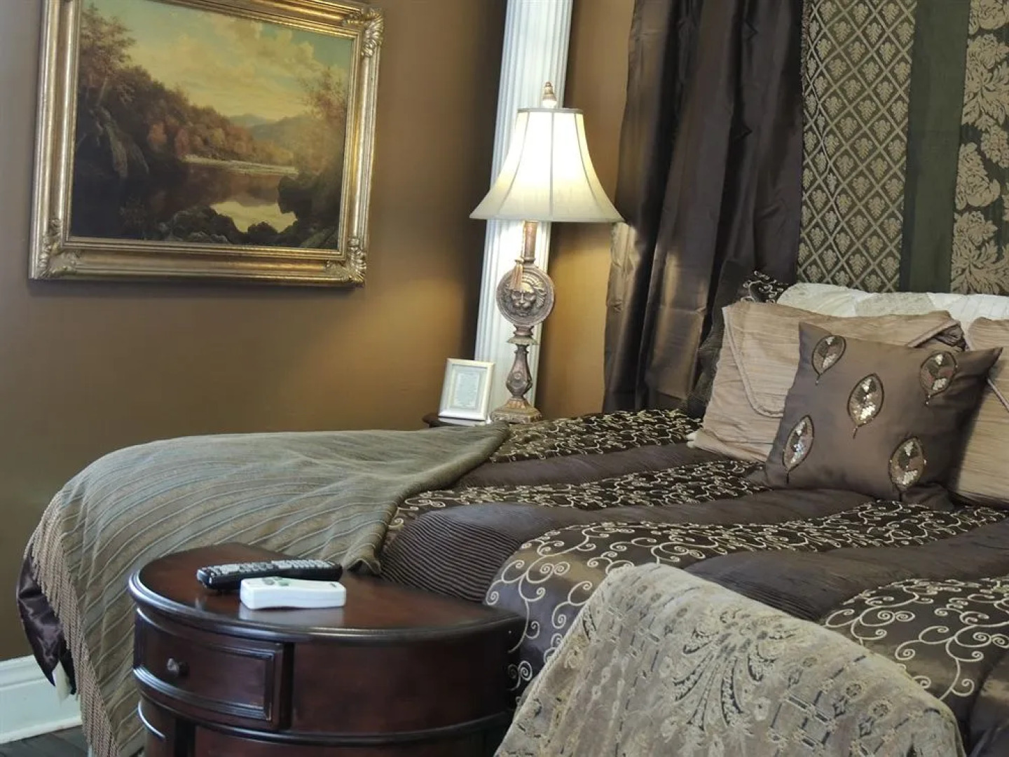 Lyons' Twin Mansions B&B and Spa