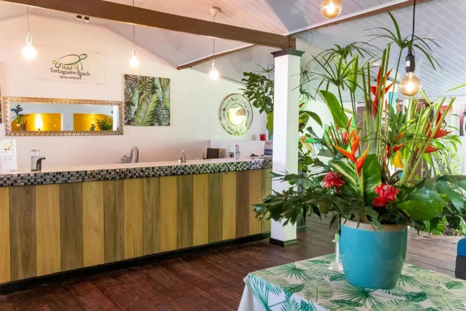 Hotel Tortuguero Beachfront