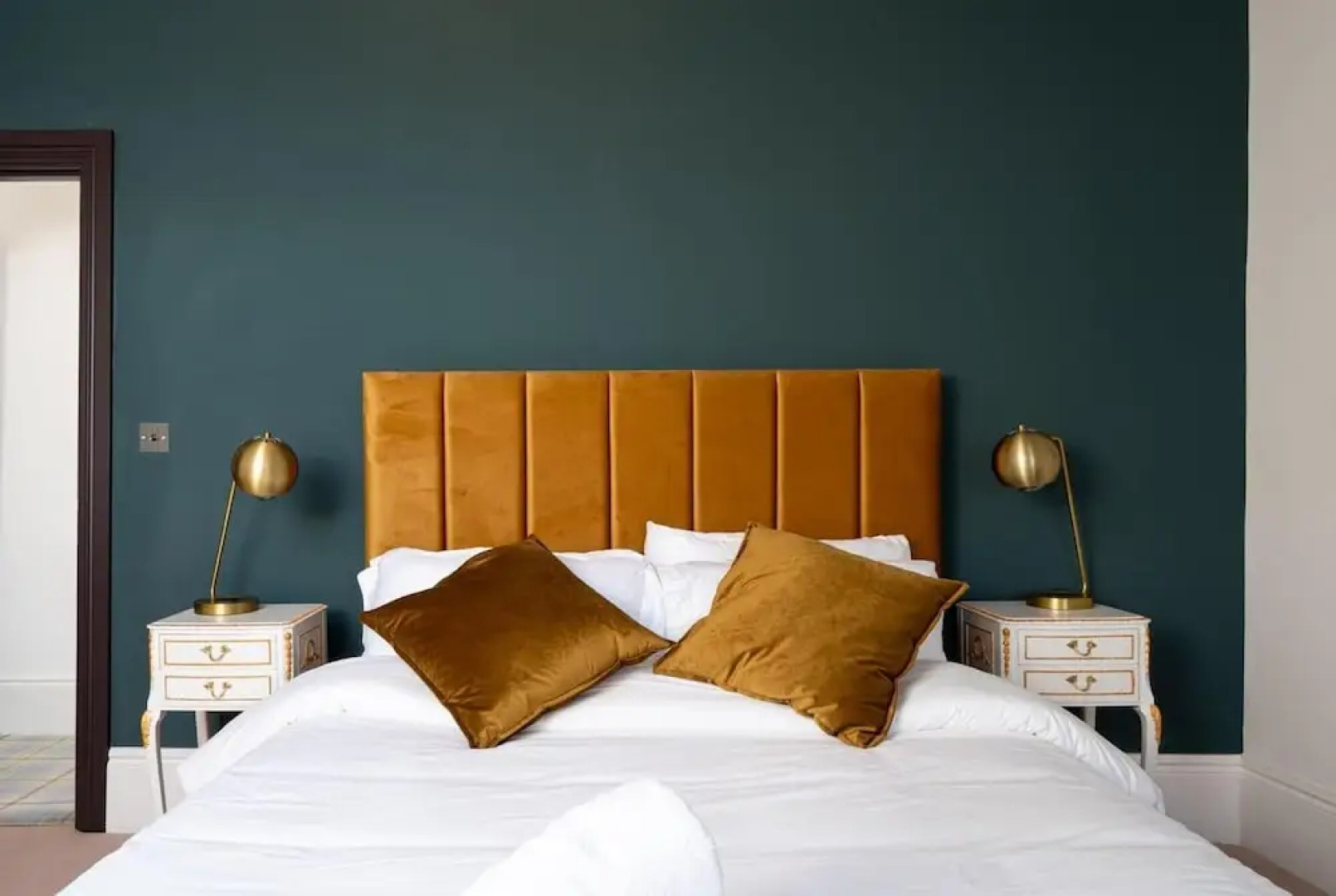 Luxury Beachfront Penthouse, Panoramic Sea Views