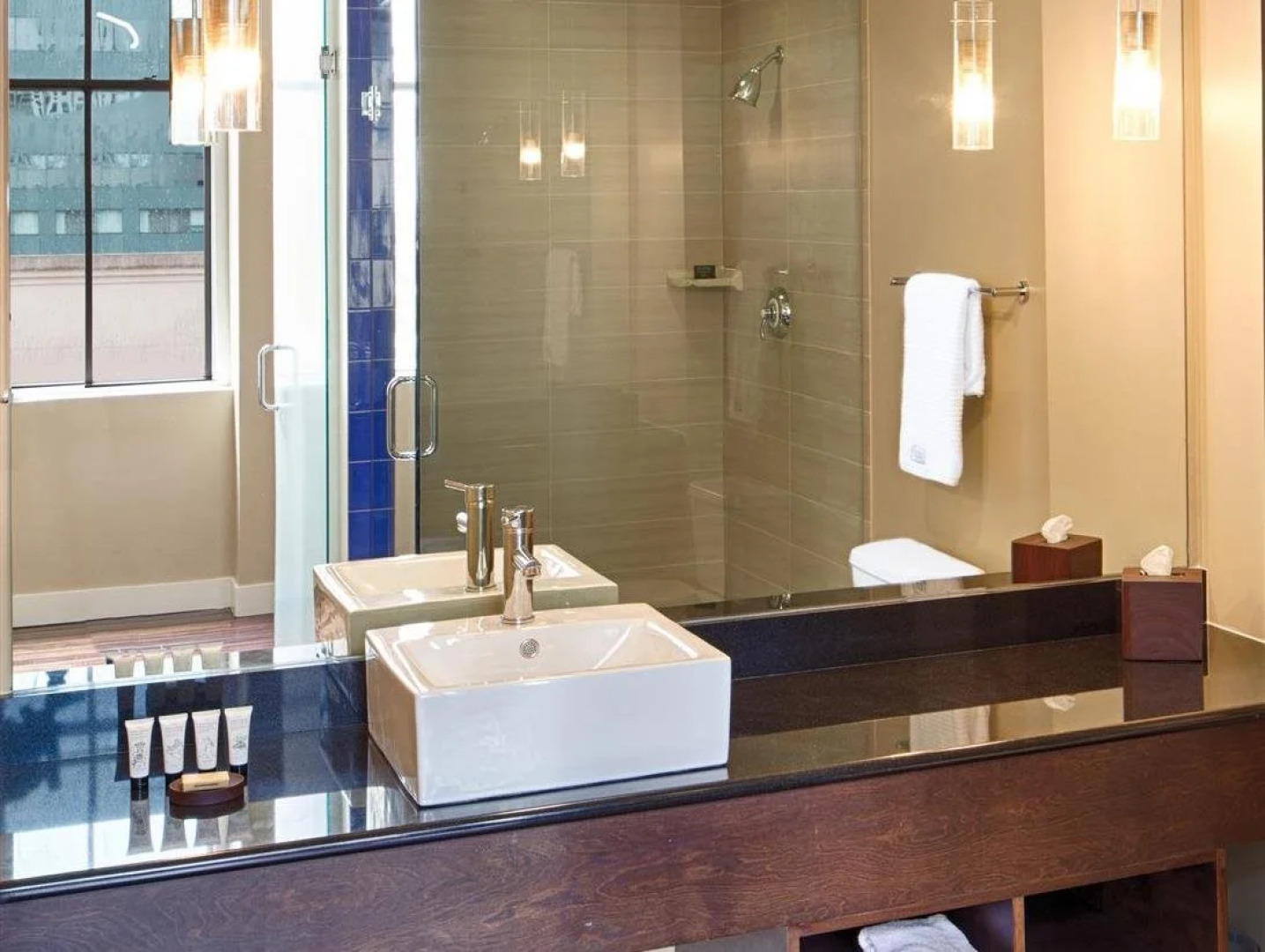 Hotel RL Baltimore Inner Harbor