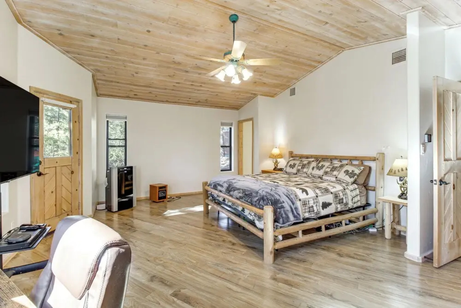 Near Hiking: 'ponderosa Paradise' Overgaard Cabin