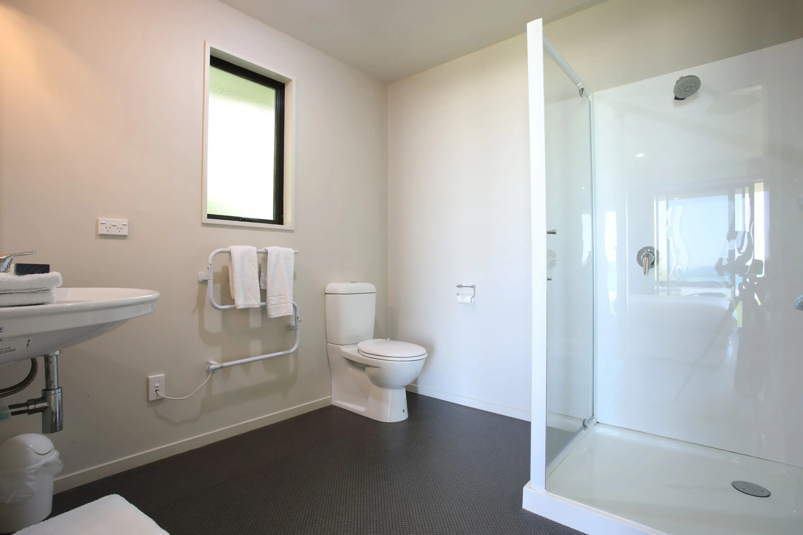 Curio Bay Salt House Motel