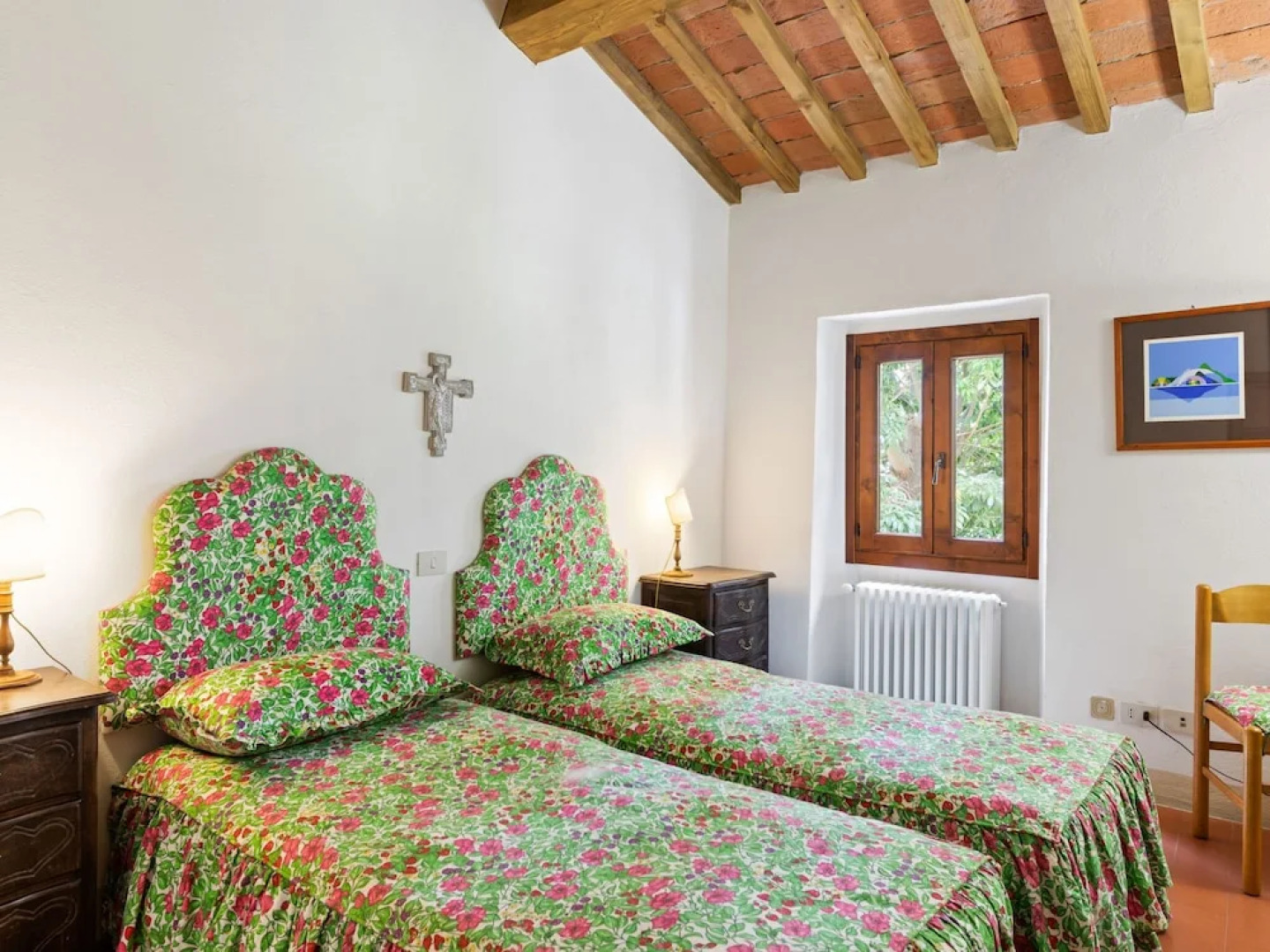 House on the Property Next to an Ancient Villa With a View of the Hills and Pool