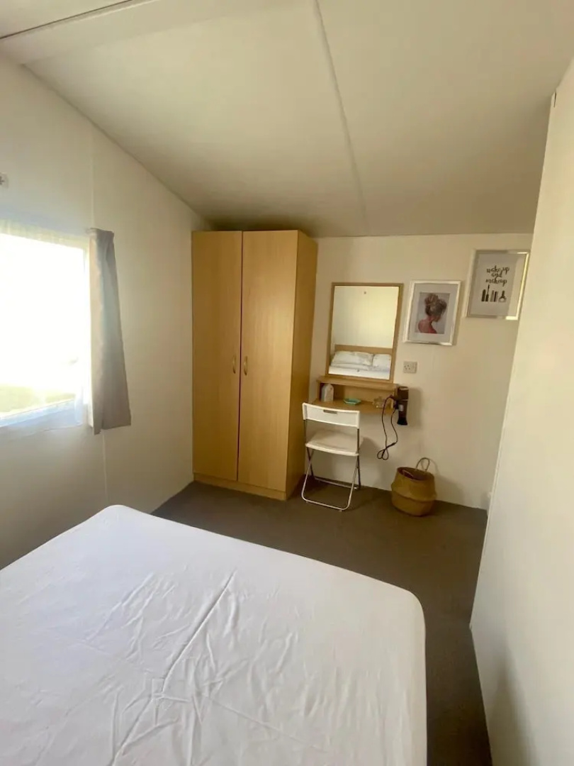 Stunning 2-Bed Sleeps 6 Caravan in Felixstow