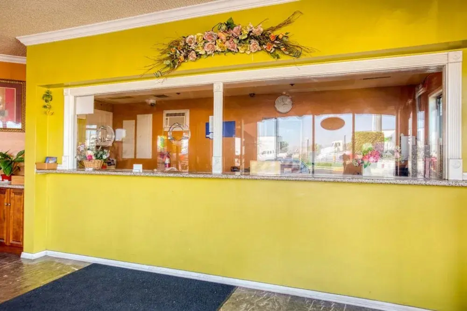 Passport Inn & Suites Corona Hotel