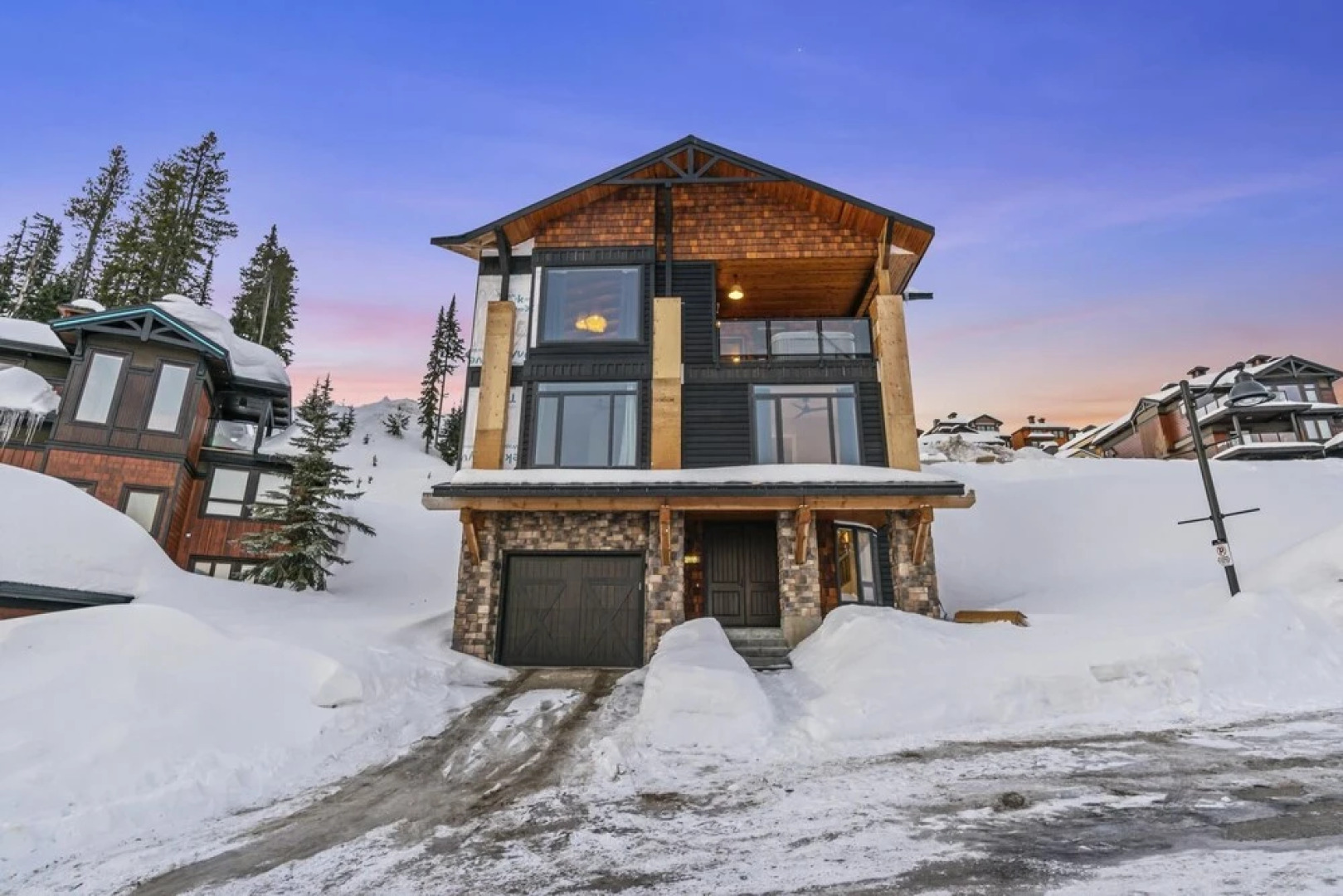 Chalet Monashee-brand New High End W/amazing Views