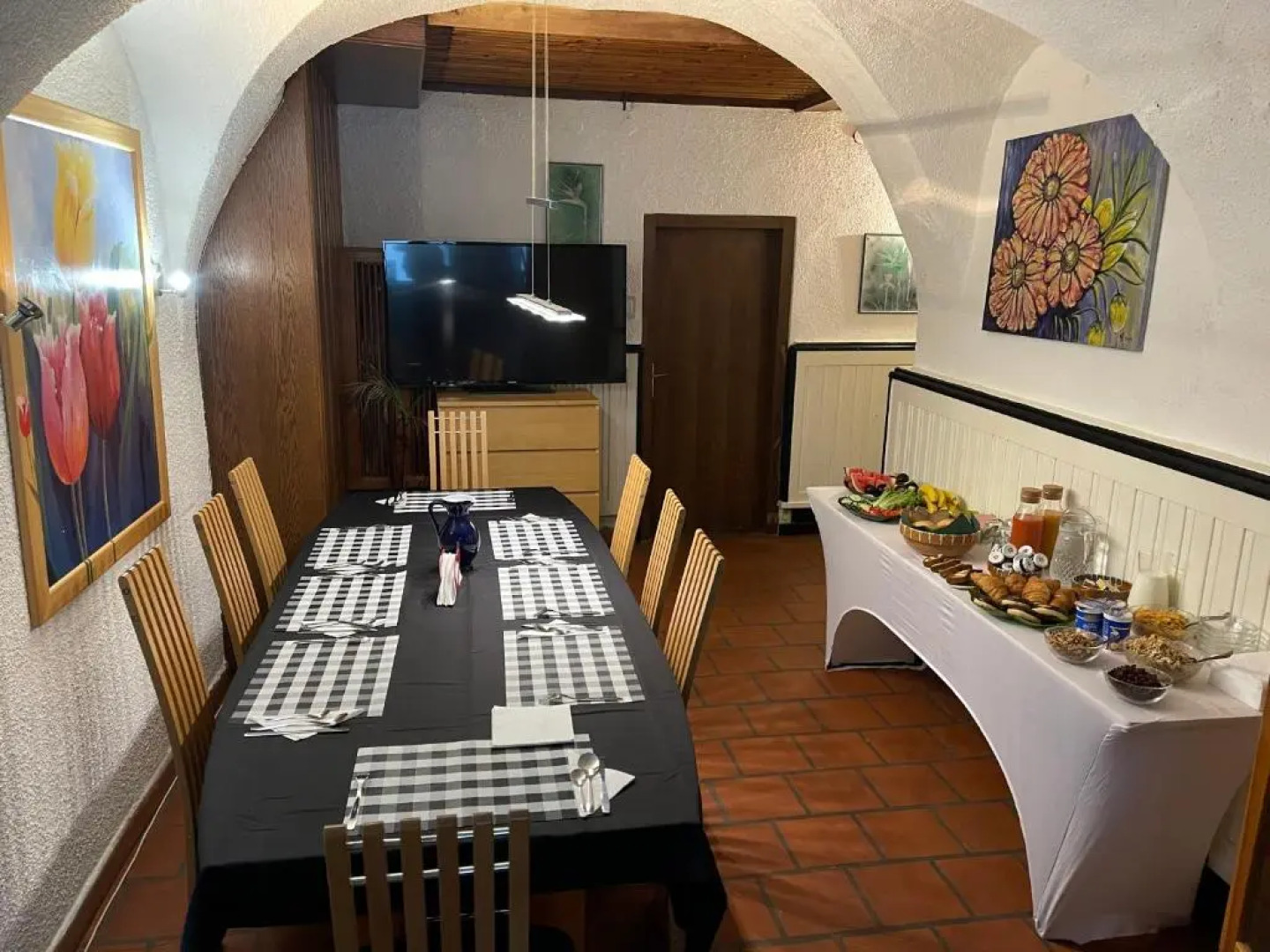 Hostel Lovely rooms in the city center of Villach, shared Bathroom, windows to corridor